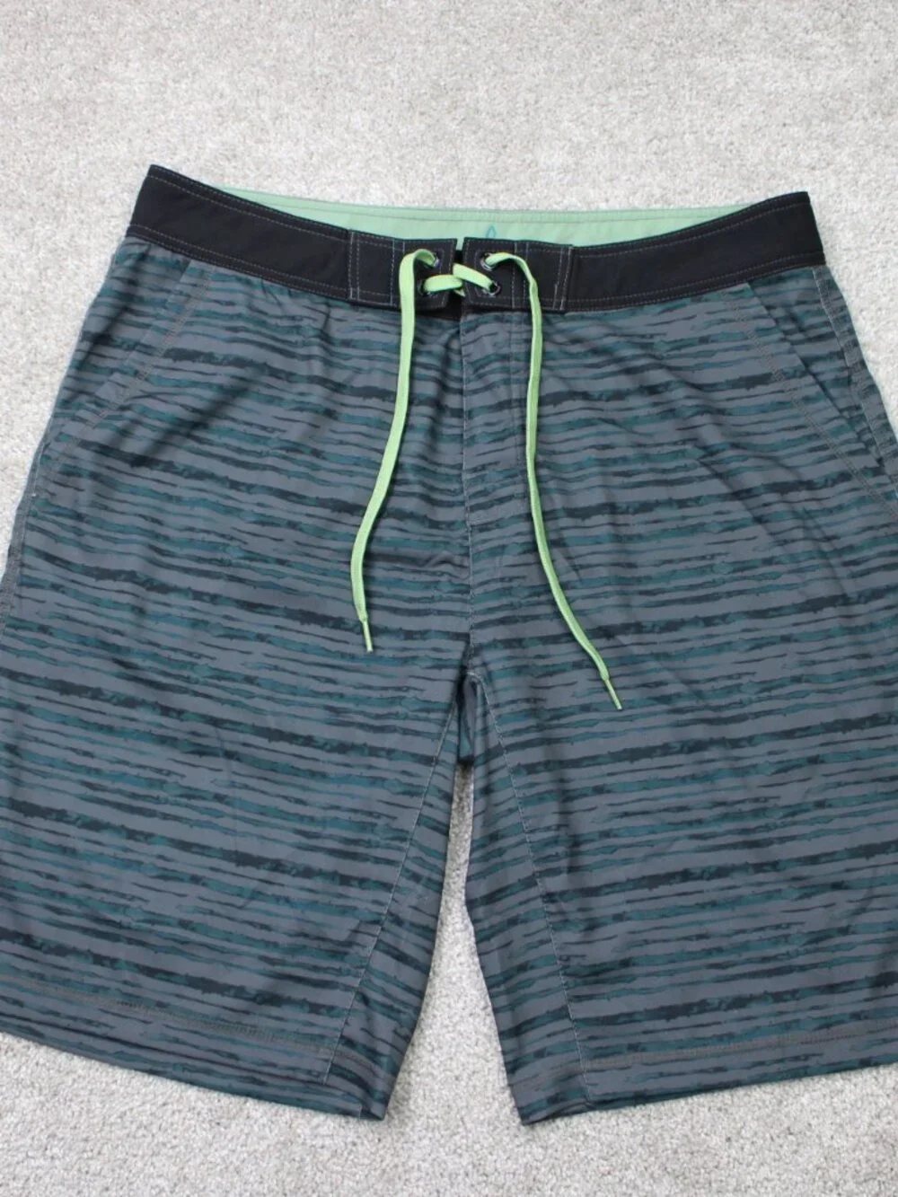 Prana Linear Board Shorts Mens 36 Green/Blue Striped 10